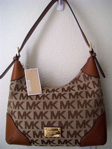 michael kors medium signature shoulder bag